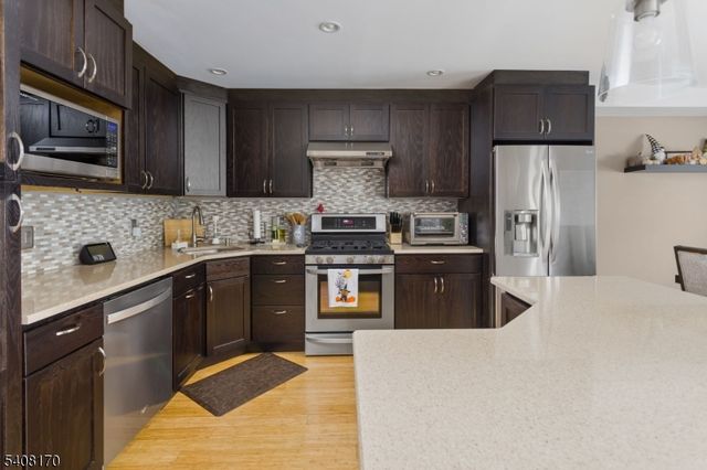 97 Continental Rd, Parsippany-troy Hills Twp., NJ 07950