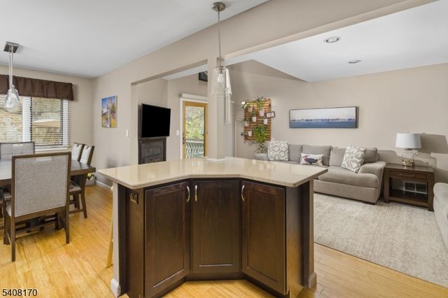 97 Continental Rd, Parsippany-troy Hills Twp., NJ 07950