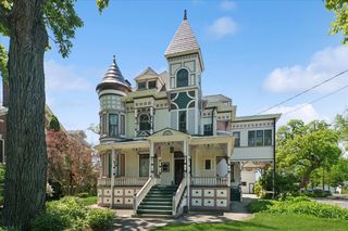 214 S STATE Street, Elgin, IL 60123