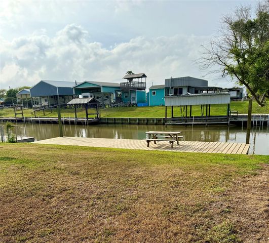 1222 County Road 204, Sargent, TX 77414