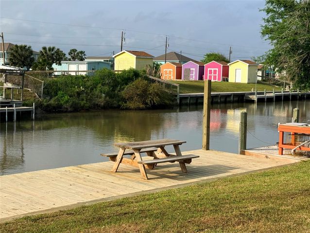 1222 County Road 204, Sargent, TX 77414