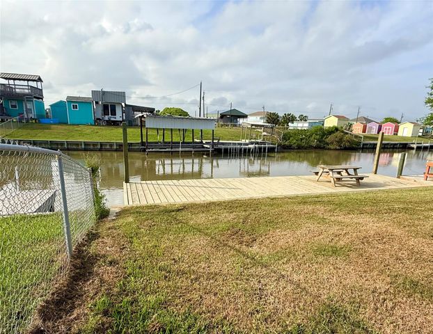 1222 County Road 204, Sargent, TX 77414