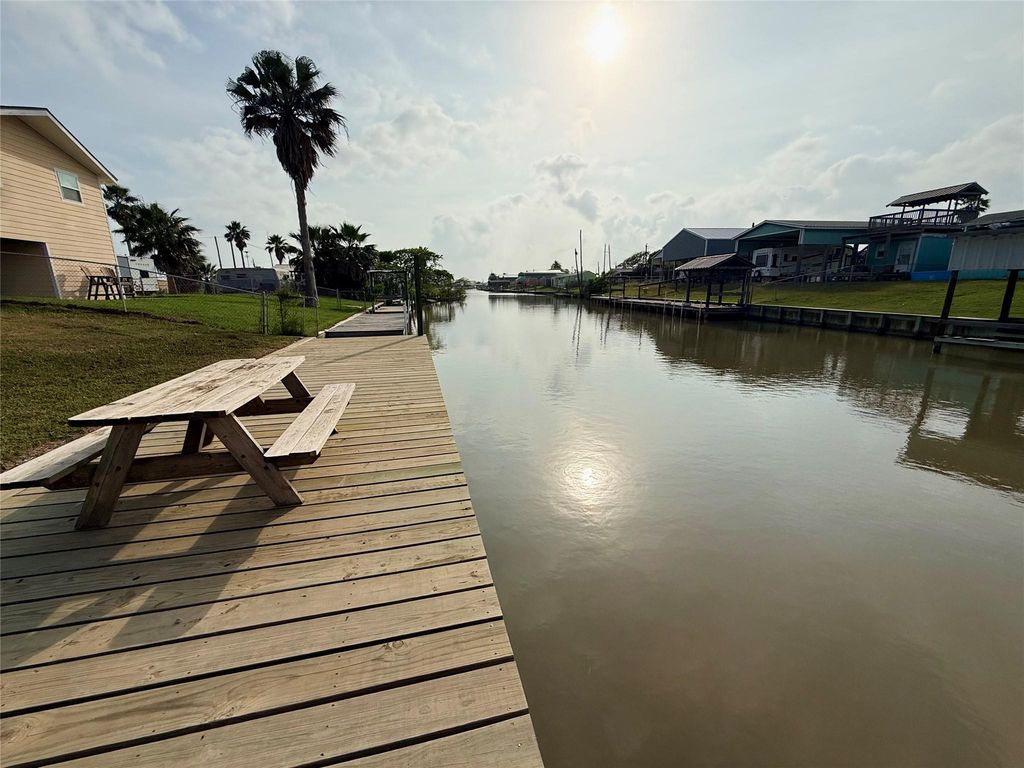 1222 County Road 204, Sargent, TX 77414