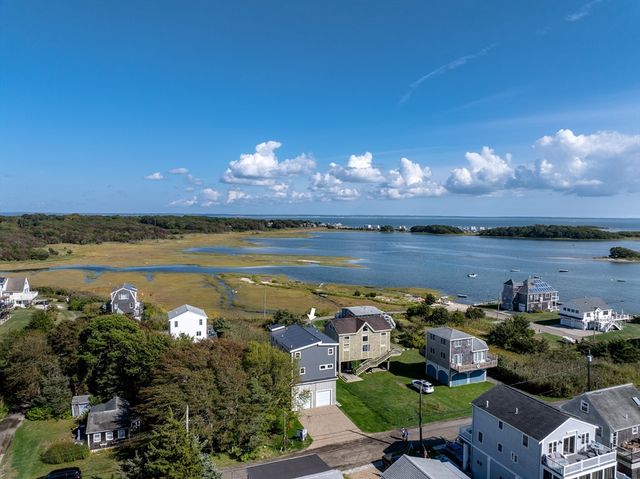 8 Channel St, Mattapoisett, MA 02739