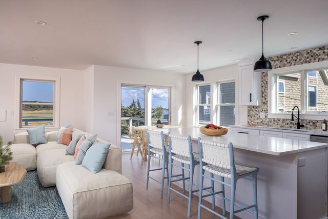 8 Channel St, Mattapoisett, MA 02739