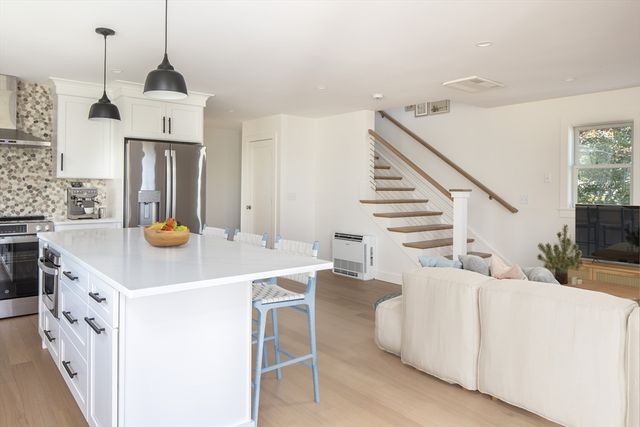 8 Channel St, Mattapoisett, MA 02739