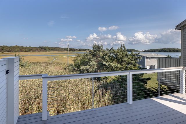 8 Channel St, Mattapoisett, MA 02739