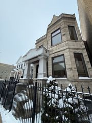 3252 W Crystal Street 2, Chicago, IL 60651