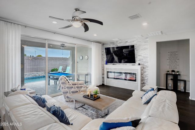 3828 E Liberty Lane, Gilbert, AZ 85296