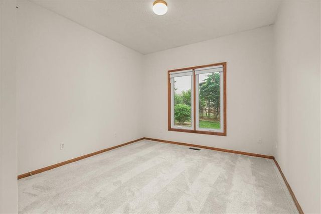 2823 S Stoneridge Drive, Blue Springs, MO 64015