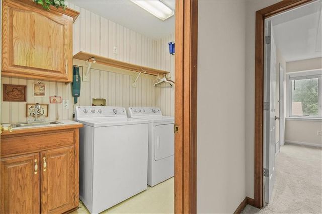 2823 S Stoneridge Drive, Blue Springs, MO 64015