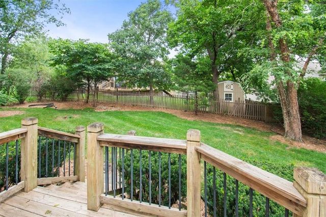2823 S Stoneridge Drive, Blue Springs, MO 64015