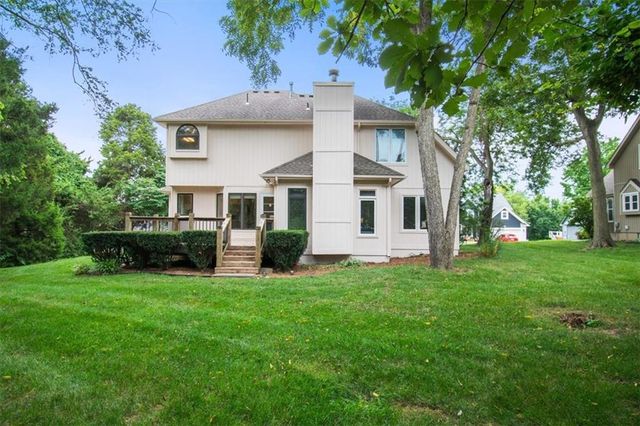 2823 S Stoneridge Drive, Blue Springs, MO 64015