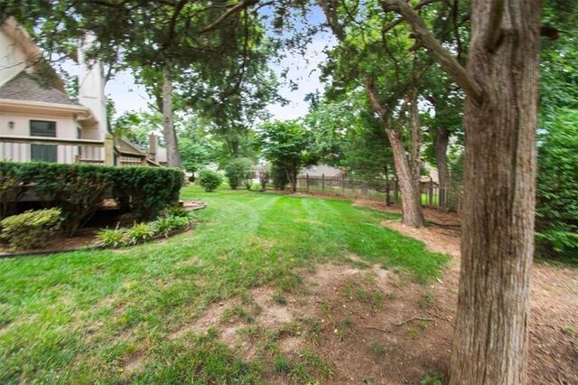 2823 S Stoneridge Drive, Blue Springs, MO 64015
