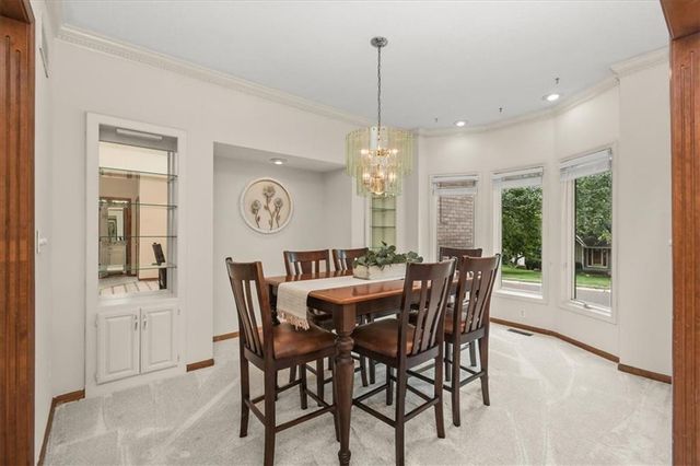 2823 S Stoneridge Drive, Blue Springs, MO 64015