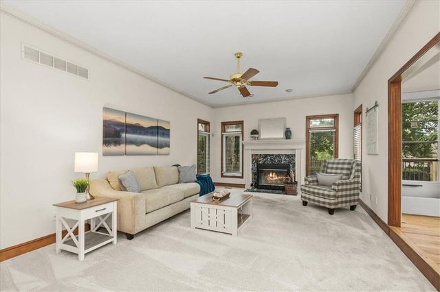 2823 S Stoneridge Drive, Blue Springs, MO 64015