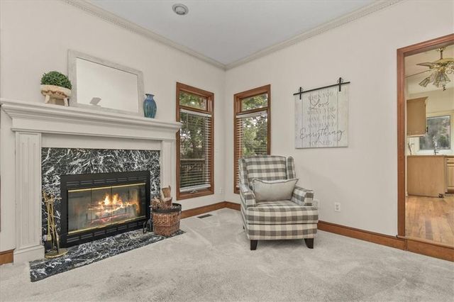 2823 S Stoneridge Drive, Blue Springs, MO 64015