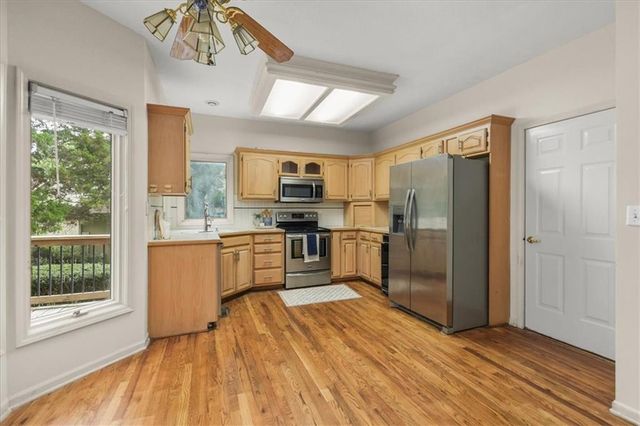 2823 S Stoneridge Drive, Blue Springs, MO 64015