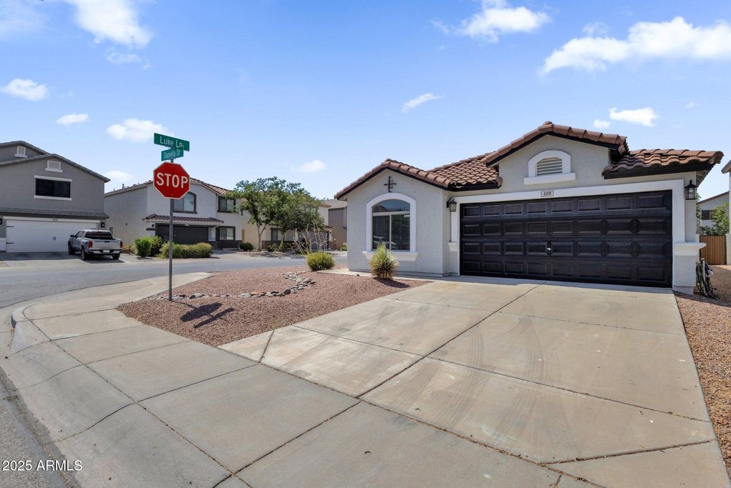 509 E DANIELLA Drive, San Tan Valley, AZ 85140