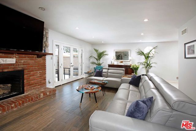 16600 Nordhoff Street, North Hills (los Angeles), CA 91343