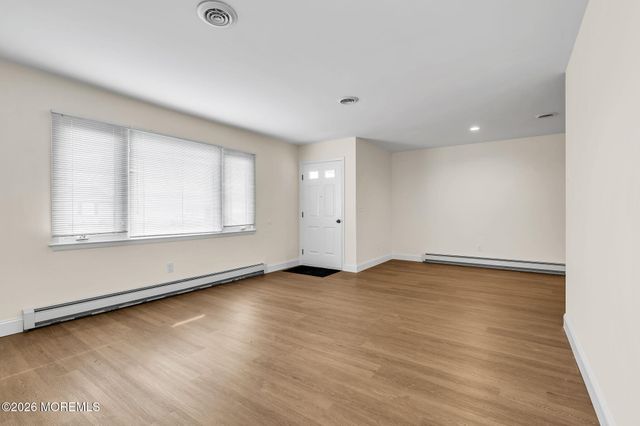 1 Hampshire Road, Toms River, NJ 08757