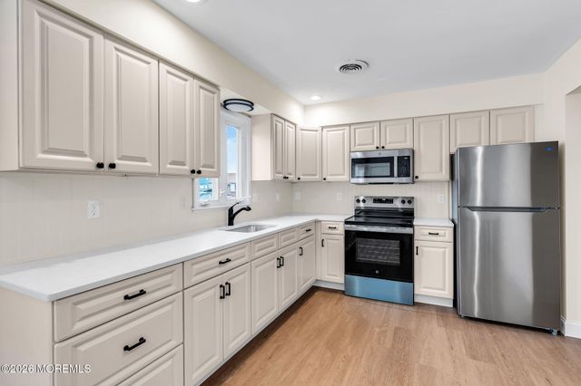 1 Hampshire Road, Toms River, NJ 08757