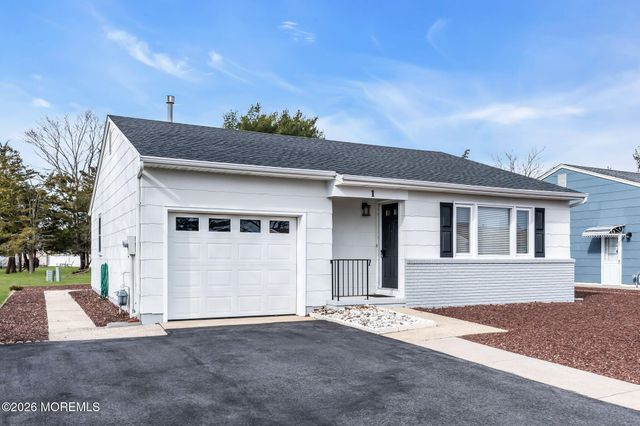 1 Hampshire Road, Toms River, NJ 08757
