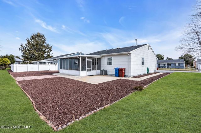 1 Hampshire Road, Toms River, NJ 08757