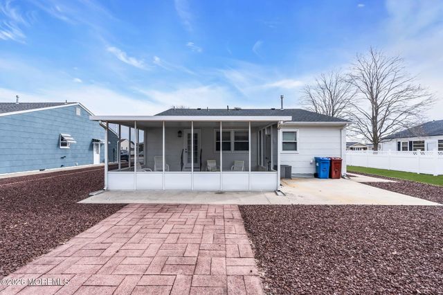 1 Hampshire Road, Toms River, NJ 08757