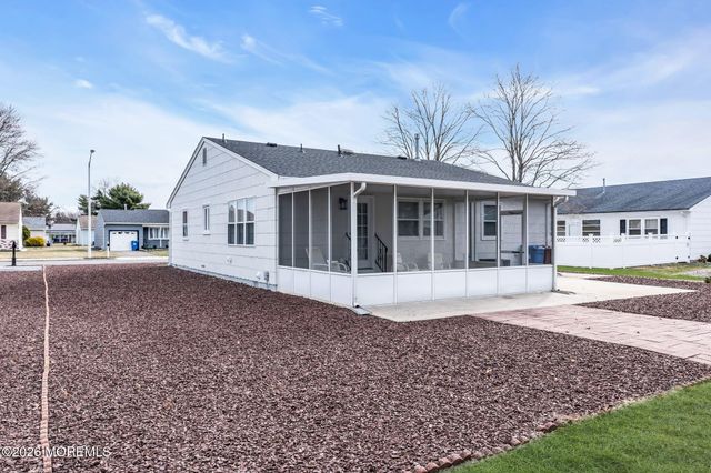 1 Hampshire Road, Toms River, NJ 08757