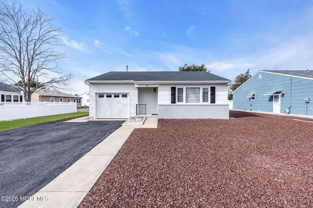 1 Hampshire Road, Toms River, NJ 08757