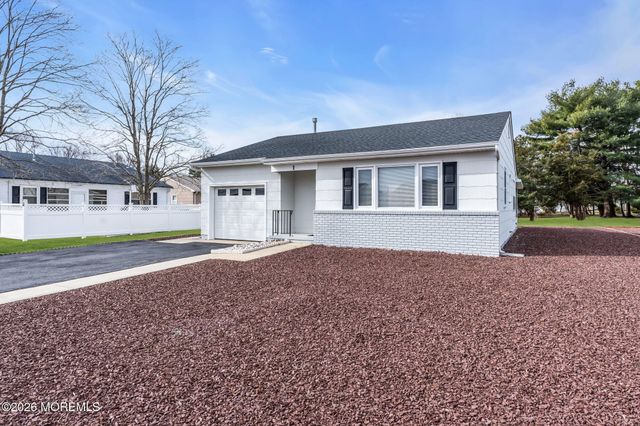 1 Hampshire Road, Toms River, NJ 08757