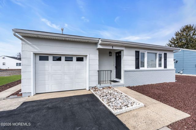 1 Hampshire Road, Toms River, NJ 08757