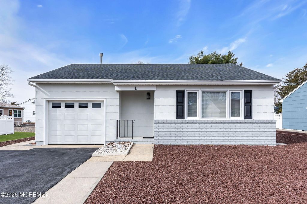 1 Hampshire Road, Toms River, NJ 08757