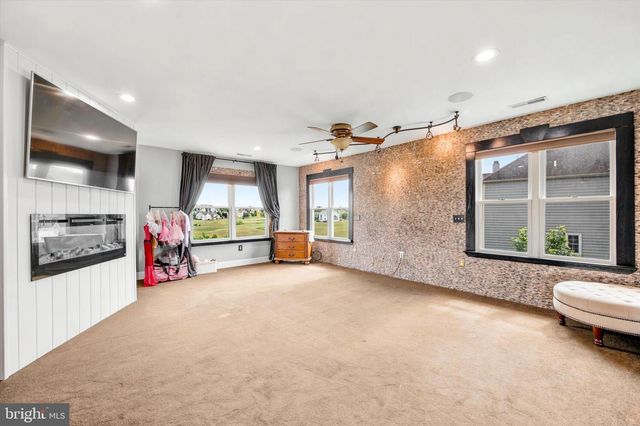 535 CHAMPIONSHIP DR, Harleysville, PA 19438