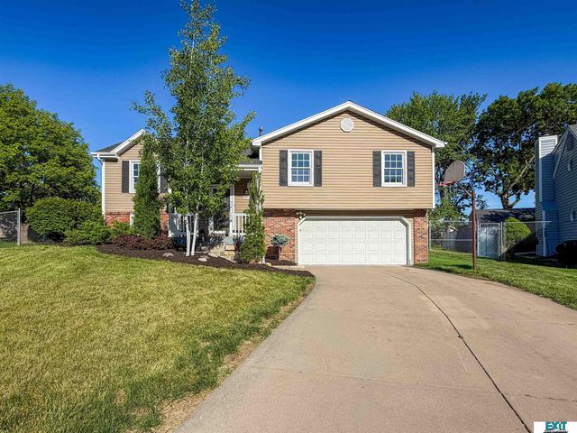 8031 Basswood Court, Lincoln, NE 68506