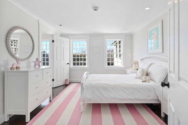10r Martins Lane, Hingham, MA 02043