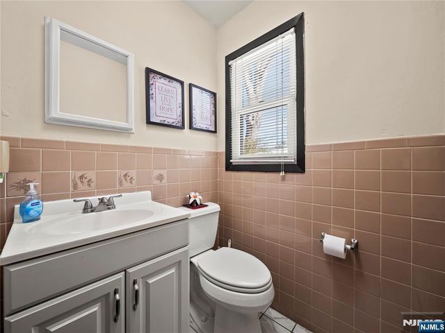 5 Woodland Road, Bloomfield, NJ 07003