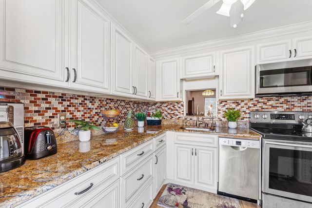 2191 NE 1st Court 202, Boynton Beach, FL 33435