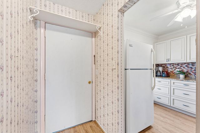 2191 NE 1st Court 202, Boynton Beach, FL 33435