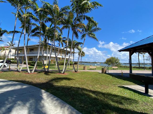 2191 NE 1st Court 202, Boynton Beach, FL 33435