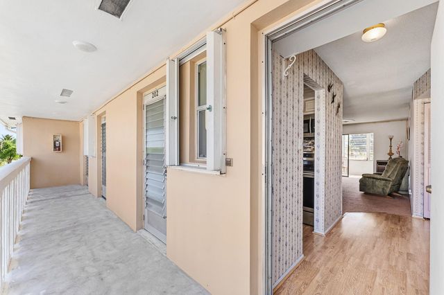 2191 NE 1st Court 202, Boynton Beach, FL 33435