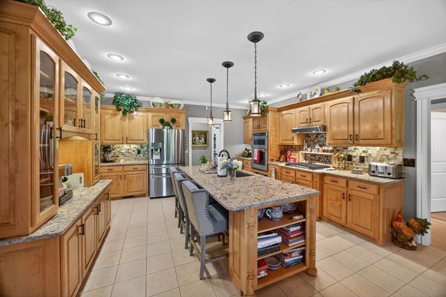 211 Tomlon Rd, Crossville, TN 38555