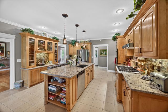 211 Tomlon Rd, Crossville, TN 38555