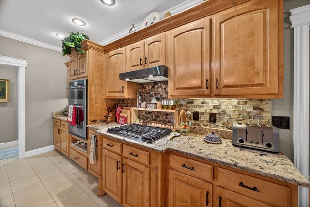211 Tomlon Rd, Crossville, TN 38555
