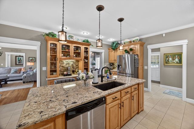 211 Tomlon Rd, Crossville, TN 38555
