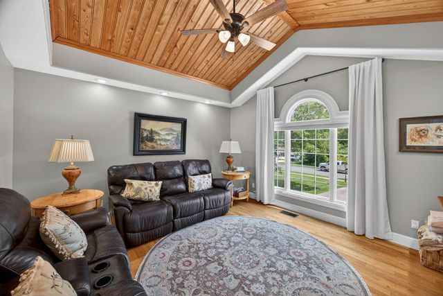 211 Tomlon Rd, Crossville, TN 38555
