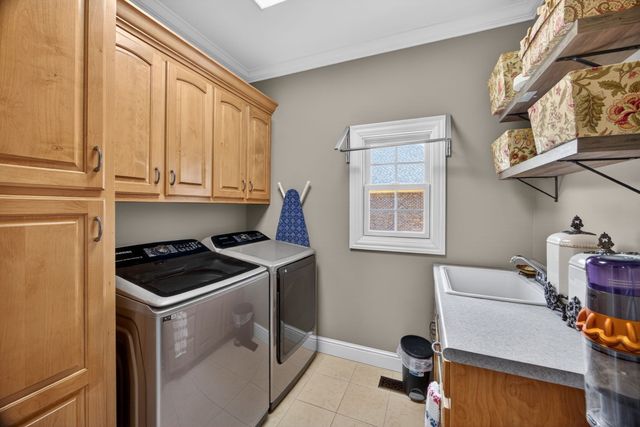 211 Tomlon Rd, Crossville, TN 38555