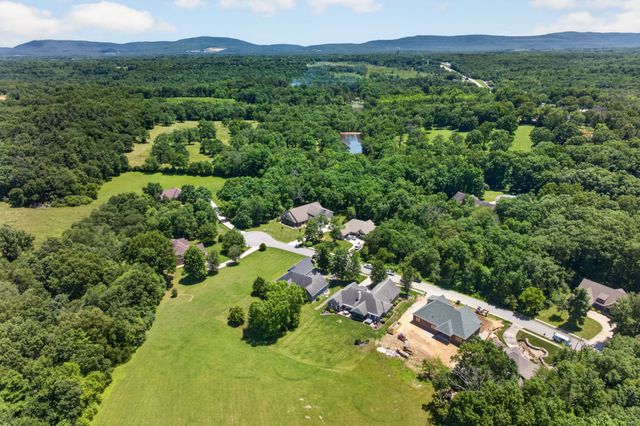 211 Tomlon Rd, Crossville, TN 38555