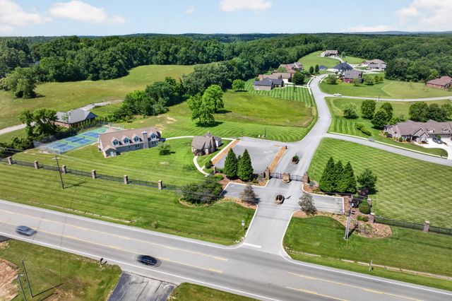 211 Tomlon Rd, Crossville, TN 38555